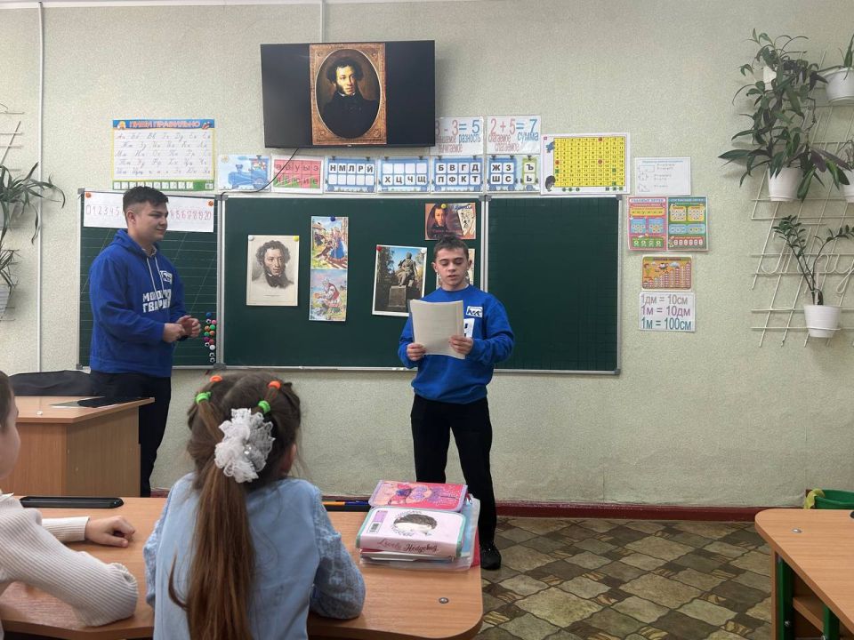 Пушкинские сказки ожили для учеников Славяносербской школы Пушкинские сказки ожили для учеников Славяносербской школы