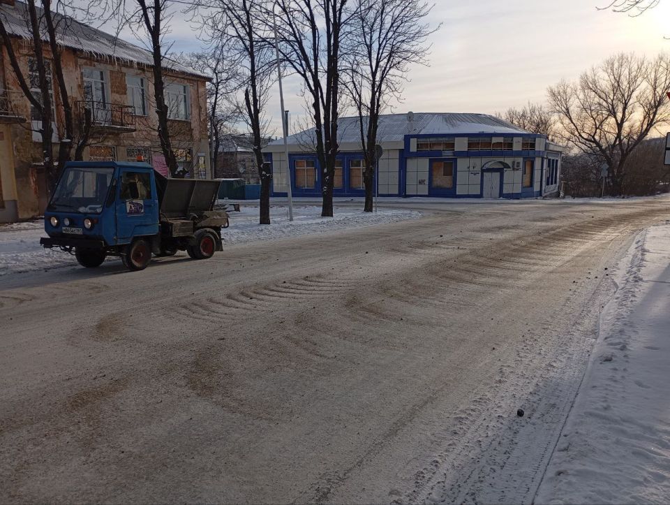 Продолжаются ежедневные работы по благоустройству территорий Продолжаются ежедневные работы по благоустройству территорий