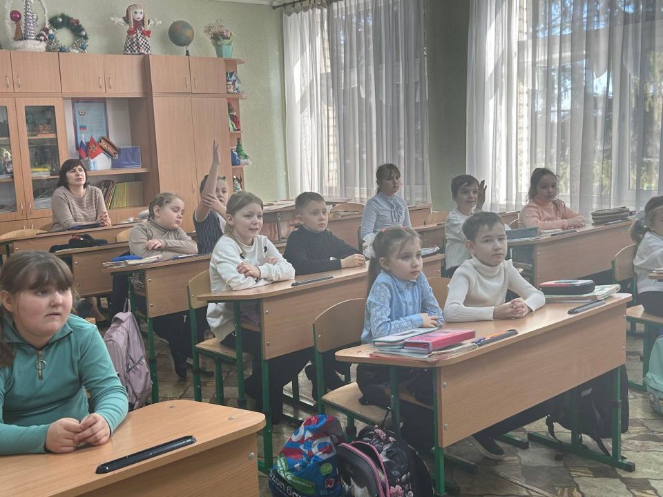 Пушкинские сказки ожили для учеников Славяносербской школы Пушкинские сказки ожили для учеников Славяносербской школы