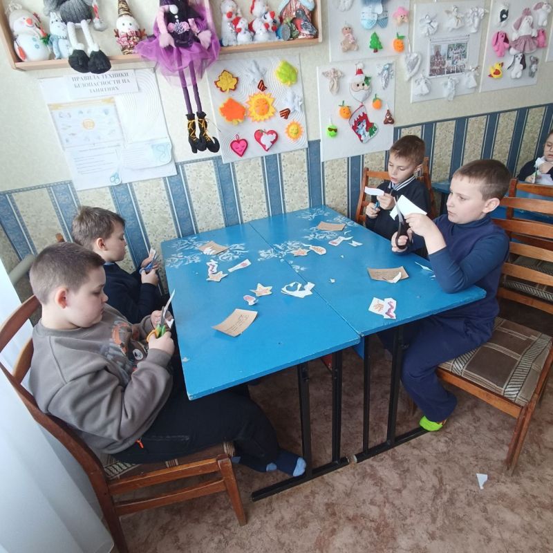 В Лутугинском Доме творчества успешно прошла акция «Поздравь героя Отечества» В Лутугинском Доме творчества успешно прошла акция «Поздравь героя Отечества»