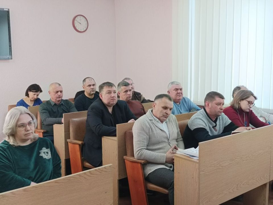 Сегодня Глава городского округа город Ровеньки Андрей Рубанцов провел расширенное аппаратное совещание Сегодня Глава городского округа город Ровеньки Андрей Рубанцов провел расширенное аппаратное совещание