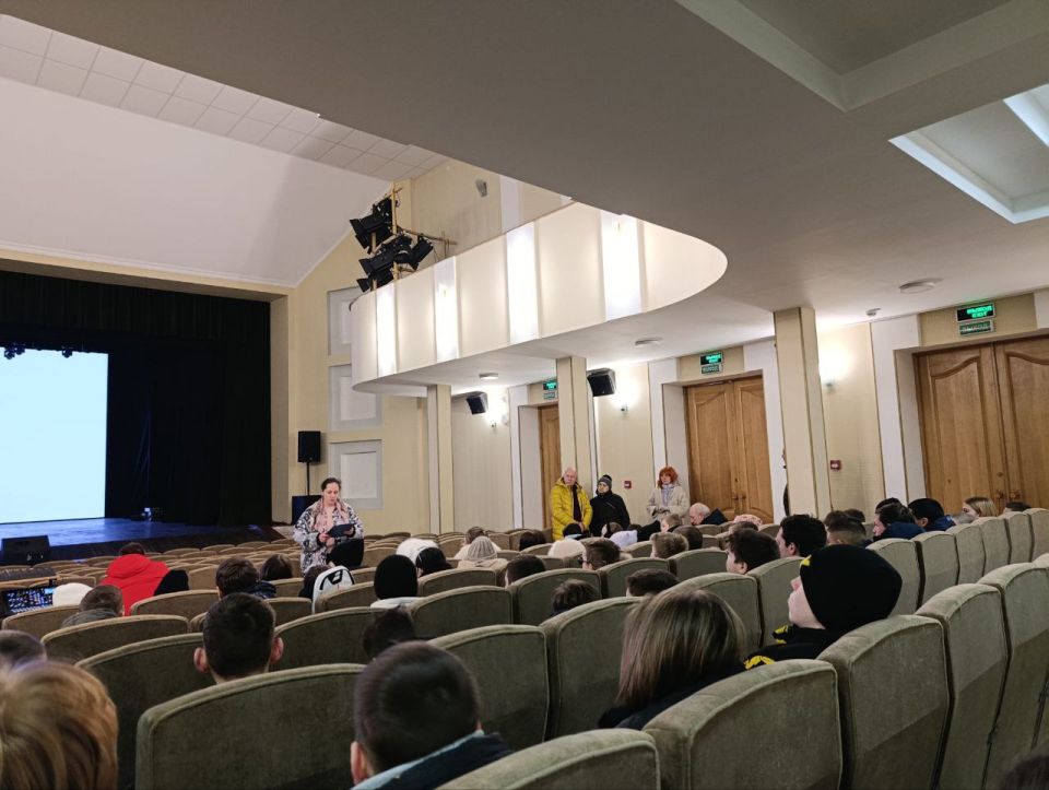 В Северодонецке при поддержке единороссов в рамках борьбы с идеологией терроризма состоялся кинопоказ для молодежи В Северодонецке при поддержке единороссов в рамках борьбы с идеологией терроризма состоялся кинопоказ для молодежи