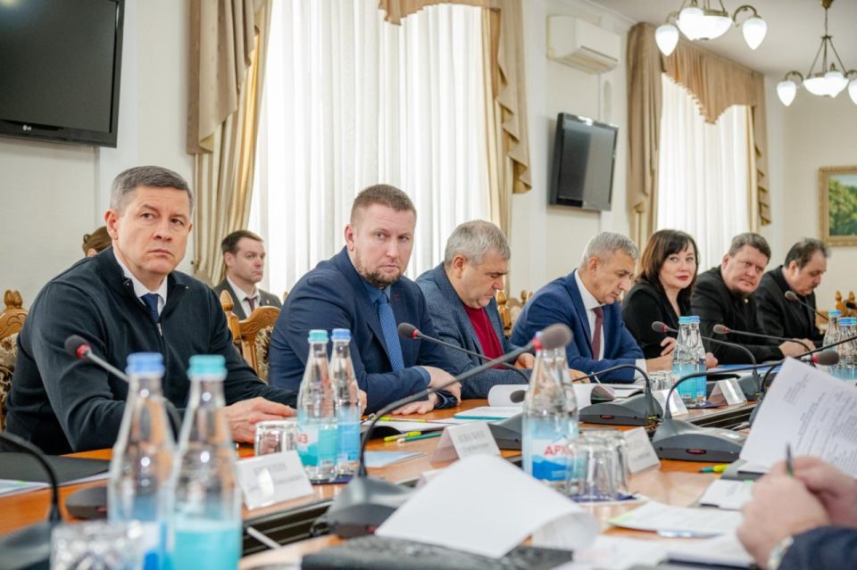 Глава региона провел заседание Комиссии по координации работы по противодействию коррупции в ЛНР Глава региона провел заседание Комиссии по координации работы по противодействию коррупции в ЛНР