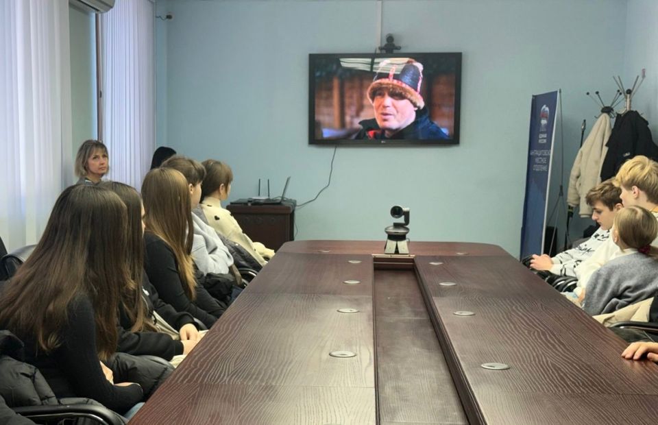В Администрации для воспитанников Антрацитовской спортивной школы был организован кинопоказ «Снежные псы», в рамках реализации федерального проекта «Детский спорт» партии «Единая Россия» по направлению «Фестиваль спортивного... В Администрации для воспитанников Антрацитовской спортивной школы был организован кинопоказ «Снежные псы», в рамках реализации федерального проекта «Детский спорт» партии «Единая Россия» по направлению «Фестиваль спортивного...