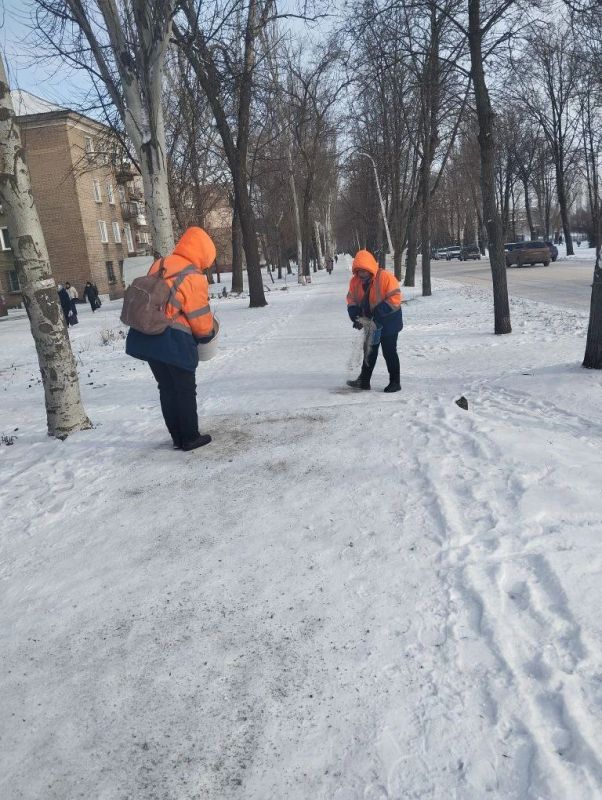 Продолжаются ежедневные работы по благоустройству территорий Продолжаются ежедневные работы по благоустройству территорий