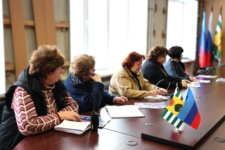 Для сотрудников Администрации нашего города была проведена лекция на тему «Мошеннические схемы и как не стать жертвой мошенников» Для сотрудников Администрации нашего города была проведена лекция на тему «Мошеннические схемы и как не стать жертвой мошенников»