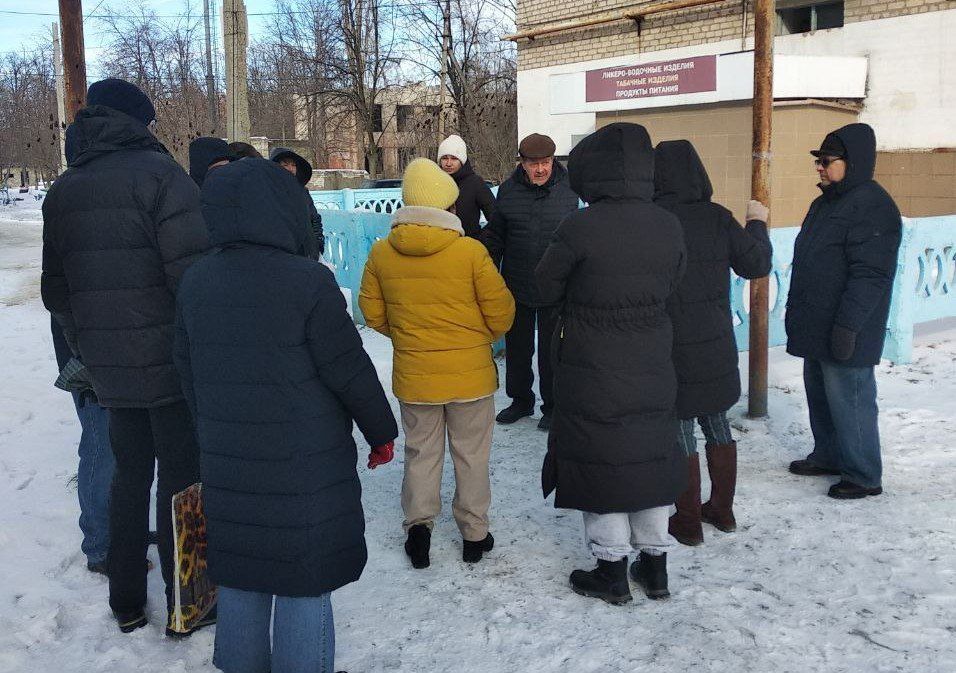 11 февраля в Красном Луче прошло собрание жителей по вопросу благоустройства придомовой территории 11 февраля в Красном Луче прошло собрание жителей по вопросу благоустройства придомовой территории