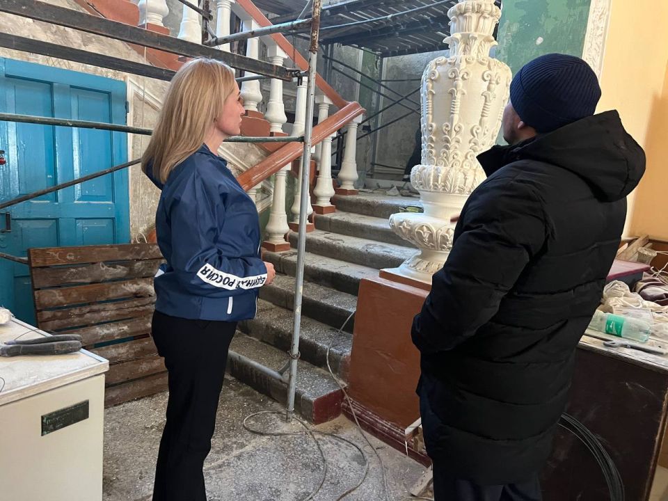 «Партийный десант» проверил ход капремонта в свердловском Центре досуга «Победа» «Партийный десант» проверил ход капремонта в свердловском Центре досуга «Победа»