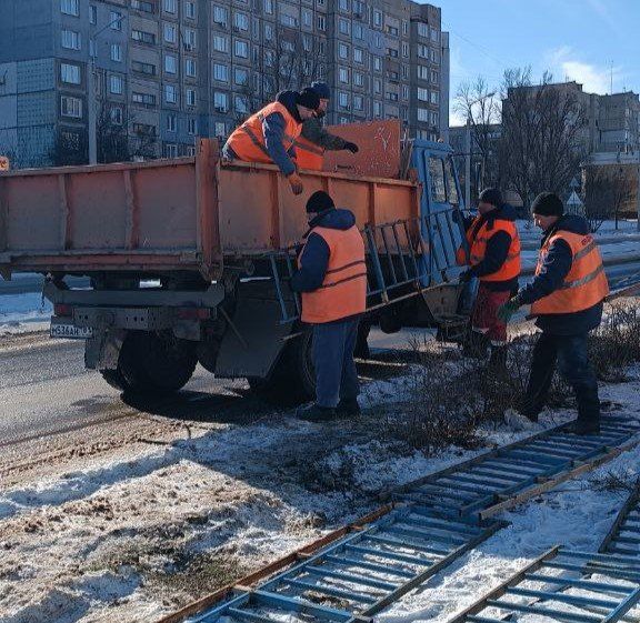 Коммунальными службами проведены работы на территории города Коммунальными службами проведены работы на территории города