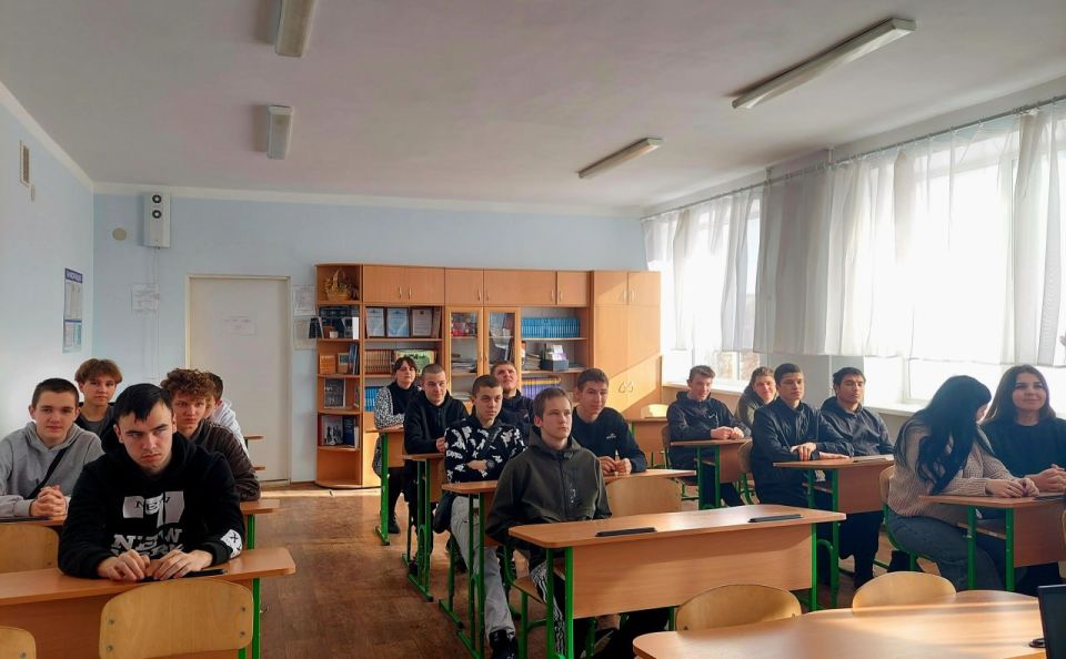 В Новосветловке патриотическое занятие В Новосветловке патриотическое занятие