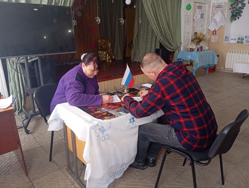 В городском округе города Ровеньки активно реализуется инициативный проект, связанный с созданием новой детской игровой площадки В городском округе города Ровеньки активно реализуется инициативный проект, связанный с созданием новой детской игровой площадки