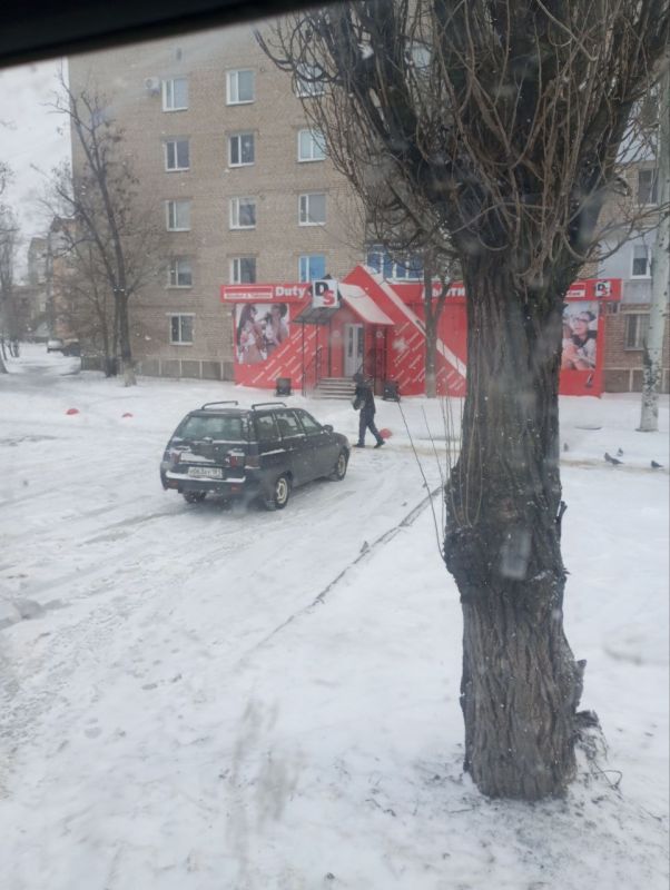 Коммунальщики городского округа продолжают работать над обеспечением безопасности ровеньковских пешеходов Коммунальщики городского округа продолжают работать над обеспечением безопасности ровеньковских пешеходов