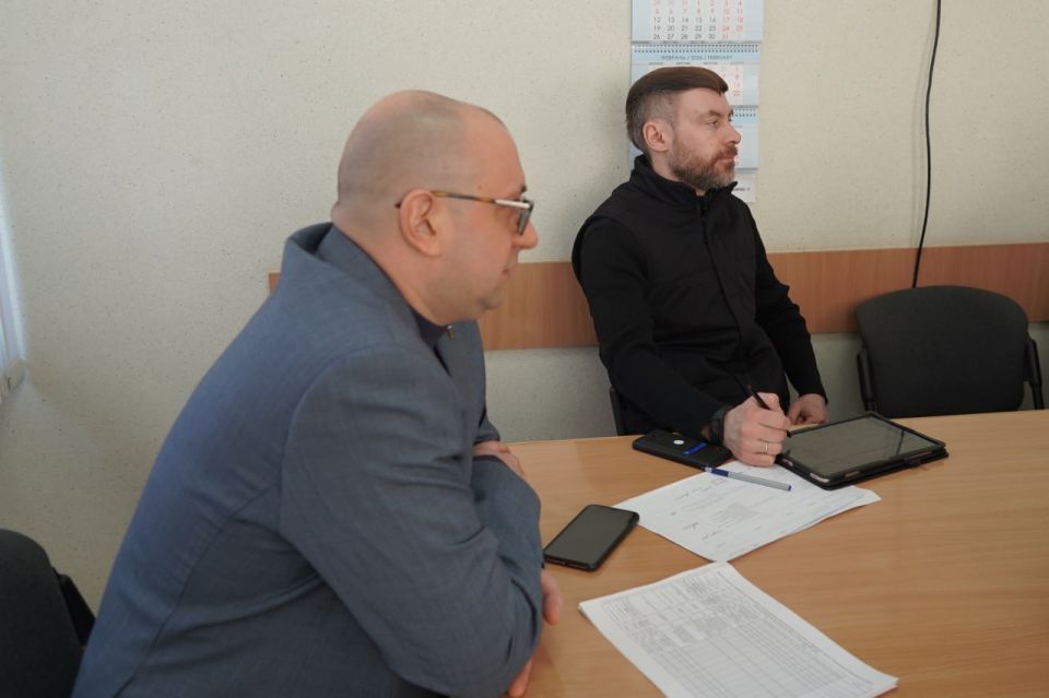 Обсудили с представителями регионов-шефов и исполнительным секретарем Свердловского отделения «Единой России» Татьяной Лупановой ход реализации народной программы партии Обсудили с представителями регионов-шефов и исполнительным секретарем Свердловского отделения «Единой России» Татьяной Лупановой ход реализации народной программы партии
