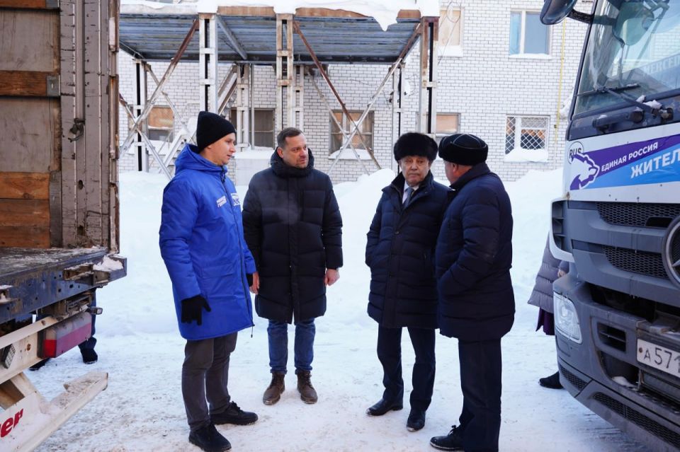 35 гуманитарную колонну отправила Республика Татарстан в подшефные территории 35 гуманитарную колонну отправила Республика Татарстан в подшефные территории