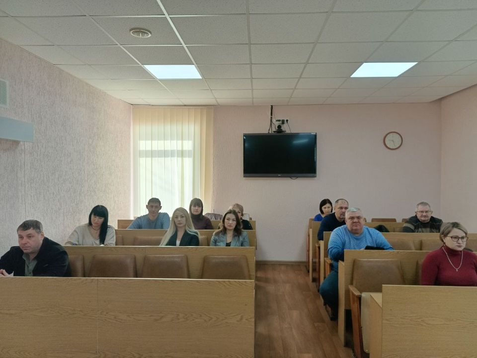 Сегодня Глава городского округа город Ровеньки Андрей Рубанцов провел аппаратное совещание с начальниками отделов жизнеобеспечения Сегодня Глава городского округа город Ровеньки Андрей Рубанцов провел аппаратное совещание с начальниками отделов жизнеобеспечения