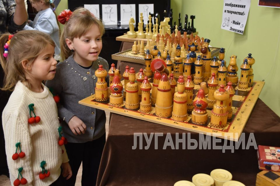 Выставка настольных игр открылась в Музее истории города Первомайска Выставка настольных игр открылась в Музее истории города Первомайска