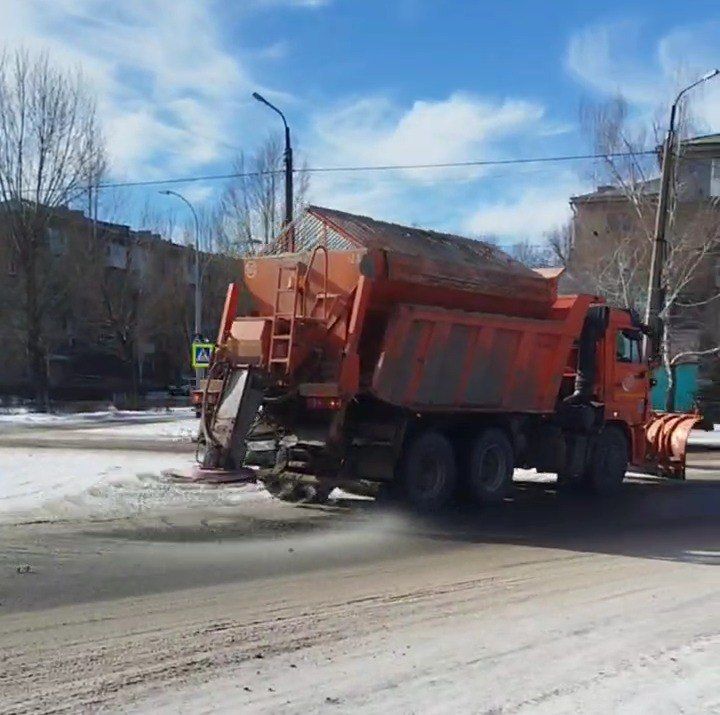 Коммунальными службами проведены работы на территории города Коммунальными службами проведены работы на территории города