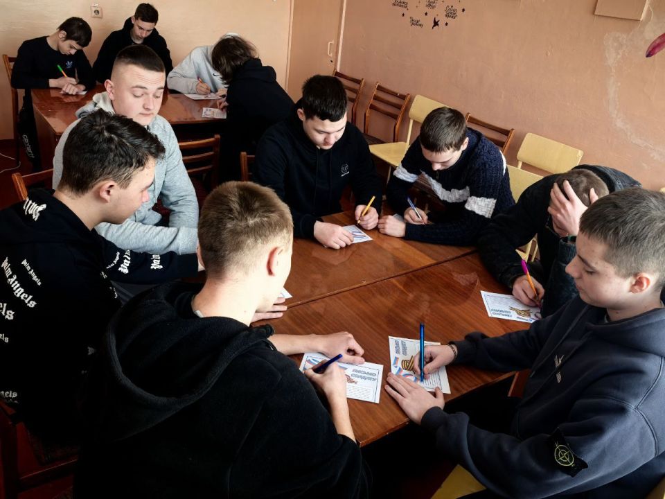 В Молодогвардейске и с. Самсоновке жители приняли участие во Всероссийской акции «Письмо солдату» В Молодогвардейске и с. Самсоновке жители приняли участие во Всероссийской акции «Письмо солдату»