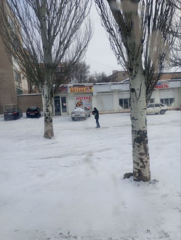 Андрей Рубанцов: Коммунальщики городского округа продолжают работать над обеспечением безопасности ровеньковских пешеходов Андрей Рубанцов: Коммунальщики городского округа продолжают работать над обеспечением безопасности ровеньковских пешеходов