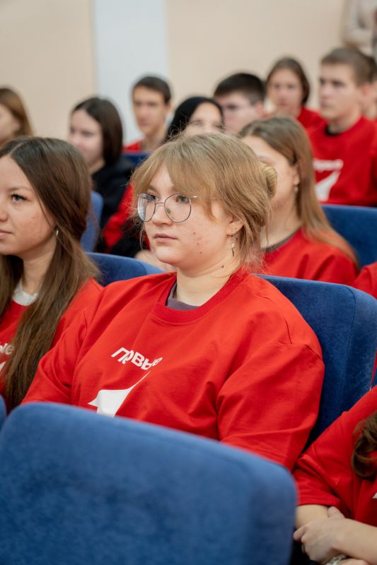 Среда 2.0 *. В этот раз были в Белокуракино, общались с молодёжью, подписывали соглашение Никита, специалист пресс-службы Минмол ЛНР, провёл для ребят интерактив и обсудил: планы, цели, запросы Среда 2.0 *. В этот раз были в Белокуракино, общались с молодёжью, подписывали соглашение Никита, специалист пресс-службы Минмол ЛНР, провёл для ребят интерактив и обсудил: планы, цели, запросы