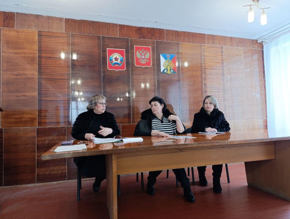 Сегодня в отделе жизнеобеспечения пгт Ясеновский состоялась важная встреча с жителями ул. Молодежная. Активные жители домов №10-15 собрались, чтобы обсудить вопросы подготовки к учредительному собранию территориального... Сегодня в отделе жизнеобеспечения пгт Ясеновский состоялась важная встреча с жителями ул. Молодежная. Активные жители домов №10-15 собрались, чтобы обсудить вопросы подготовки к учредительному собранию территориального...