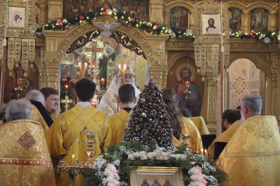 Евгений Бондарь: Светлый и добрый праздник – престольное торжество – прошёл в Лутугинском Соборе Трёх Святителей Евгений Бондарь: Светлый и добрый праздник – престольное торжество – прошёл в Лутугинском Соборе Трёх Святителей
