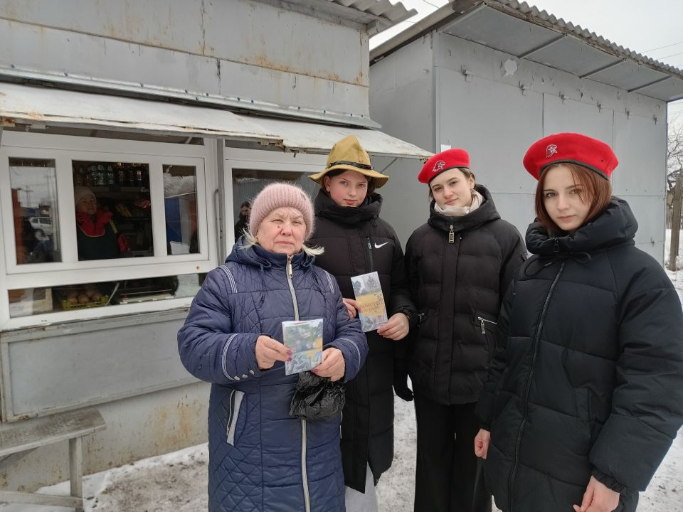 Сотрудники Дома культуры им. Ленина пгт Новодарьевка совместно с Юнармией Новодарьевской школы им. В.Д. Луганского и активистами ПО ВПП «Единая Россия» №11 пгт Новодарьевка города Ровеньки, провели акцию «День памяти воинов... Сотрудники Дома культуры им. Ленина пгт Новодарьевка совместно с Юнармией Новодарьевской школы им. В.Д. Луганского и активистами ПО ВПП «Единая Россия» №11 пгт Новодарьевка города Ровеньки, провели акцию «День памяти воинов...