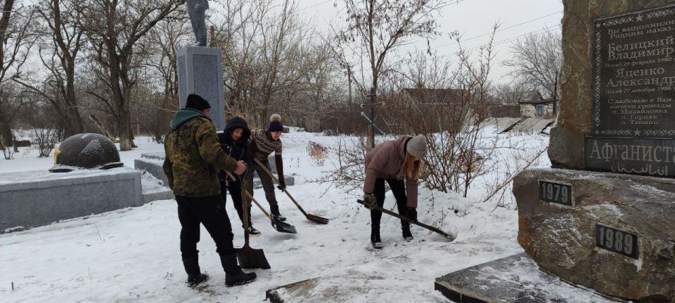 В преддверии памятной даты день вывода войск из Афганистана и освобождение города Ровеньки от немецко-фашистских захватчиков сотрудники дома культуры приняли участие в акции "Дорога к обелиску"! В преддверии памятной даты день вывода войск из Афганистана и освобождение города Ровеньки от немецко-фашистских захватчиков сотрудники дома культуры приняли участие в акции "Дорога к обелиску"!