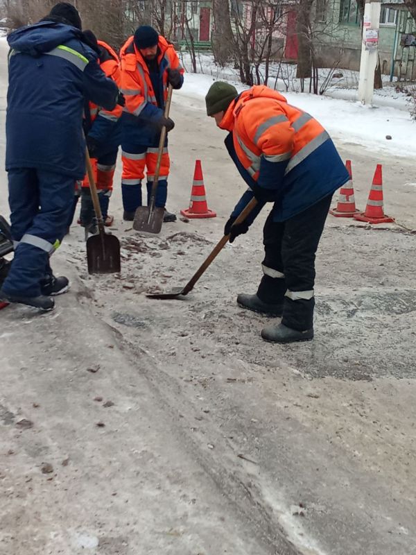 Работы по благоустройству и вывозу мусора продолжаются Работы по благоустройству и вывозу мусора продолжаются