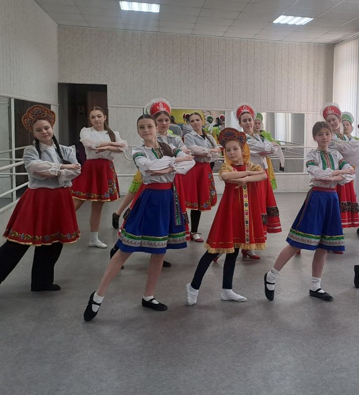 В Детской школе искусств №1 г. Ровеньки, на отделе хореографии, прошёл урок - презентация 'Мы вместе — это наша сила" В Детской школе искусств №1 г. Ровеньки, на отделе хореографии, прошёл урок - презентация 'Мы вместе — это наша сила"