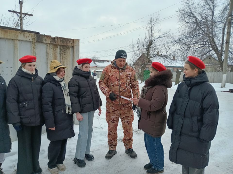 Сотрудники Дома культуры им. Ленина пгт Новодарьевка совместно с Юнармией Новодарьевской школы им. В.Д. Луганского и активистами ПО ВПП «Единая Россия» №11 пгт Новодарьевка города Ровеньки, провели акцию «День памяти воинов... Сотрудники Дома культуры им. Ленина пгт Новодарьевка совместно с Юнармией Новодарьевской школы им. В.Д. Луганского и активистами ПО ВПП «Единая Россия» №11 пгт Новодарьевка города Ровеньки, провели акцию «День памяти воинов...