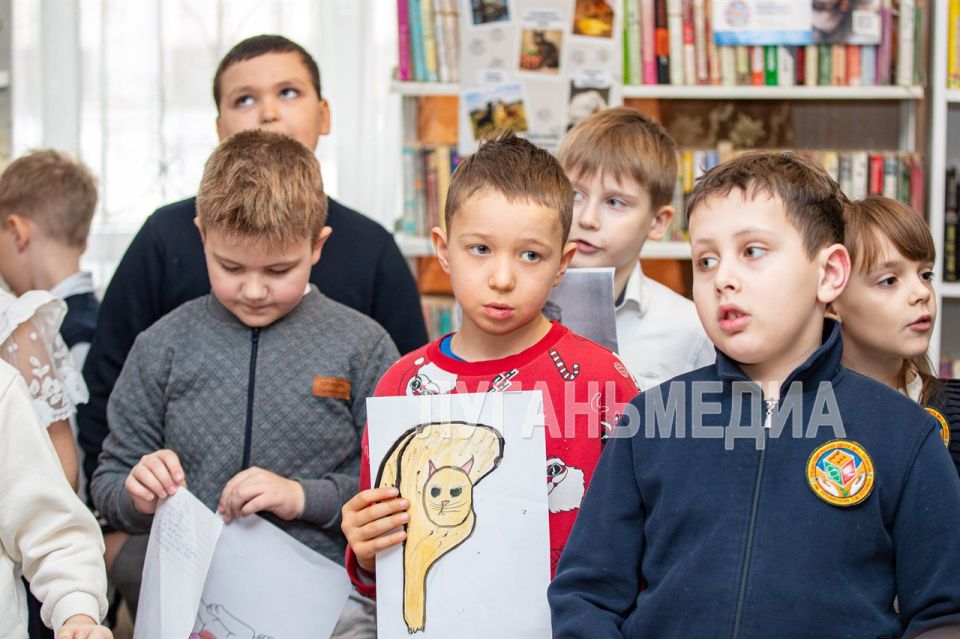 В библиотеке-филиале № 2 МБУ прошла встреча представителей АНО «Территория добра» ЛНР и зооволонтеров Луганска В библиотеке-филиале № 2 МБУ прошла встреча представителей АНО «Территория добра» ЛНР и зооволонтеров Луганска