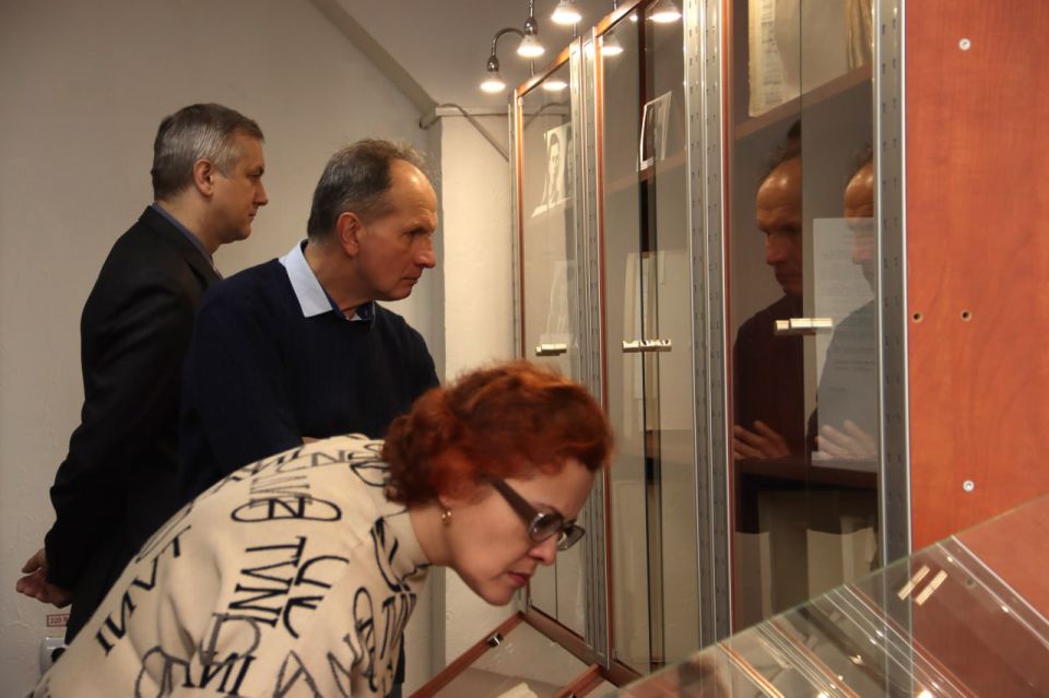 Из прошлого – в настоящее. В Государственном архиве Луганской Народной Республики состоялось торжественное открытие документальной выставки, приуроченной к знаменательной дате – 85-летию со дня начала партизанского и... Из прошлого – в настоящее. В Государственном архиве Луганской Народной Республики состоялось торжественное открытие документальной выставки, приуроченной к знаменательной дате – 85-летию со дня начала партизанского и...