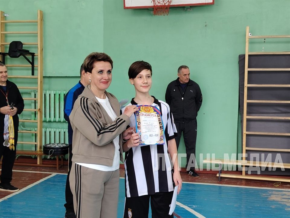 В Стахановской средней школе № 18 имени Валерия Болотова состоялись «Веселые старты» В Стахановской средней школе № 18 имени Валерия Болотова состоялись «Веселые старты»