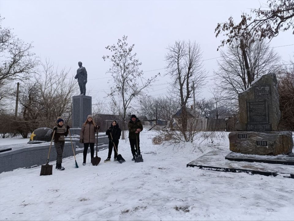 В преддверии памятной даты день вывода войск из Афганистана и освобождение города Ровеньки от немецко-фашистских захватчиков сотрудники дома культуры приняли участие в акции "Дорога к обелиску"! В преддверии памятной даты день вывода войск из Афганистана и освобождение города Ровеньки от немецко-фашистских захватчиков сотрудники дома культуры приняли участие в акции "Дорога к обелиску"!