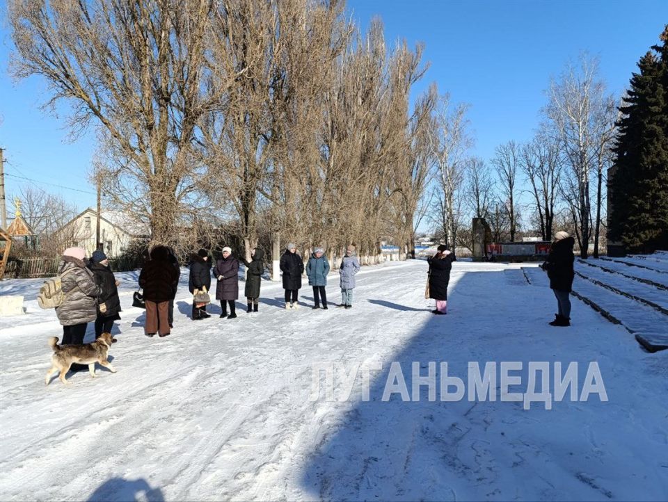 Жители поселка Широкий обсудили благоустройство летней сцены для проведения массовых мероприятий Жители поселка Широкий обсудили благоустройство летней сцены для проведения массовых мероприятий