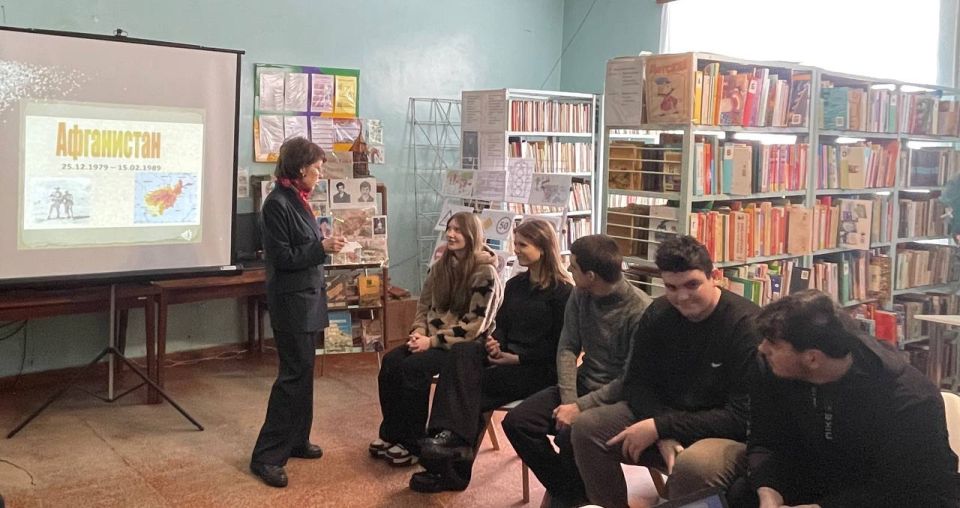 В Ровеньках прошли мероприятия, приуроченные Дню памяти воинов-интернационалистов В Ровеньках прошли мероприятия, приуроченные Дню памяти воинов-интернационалистов