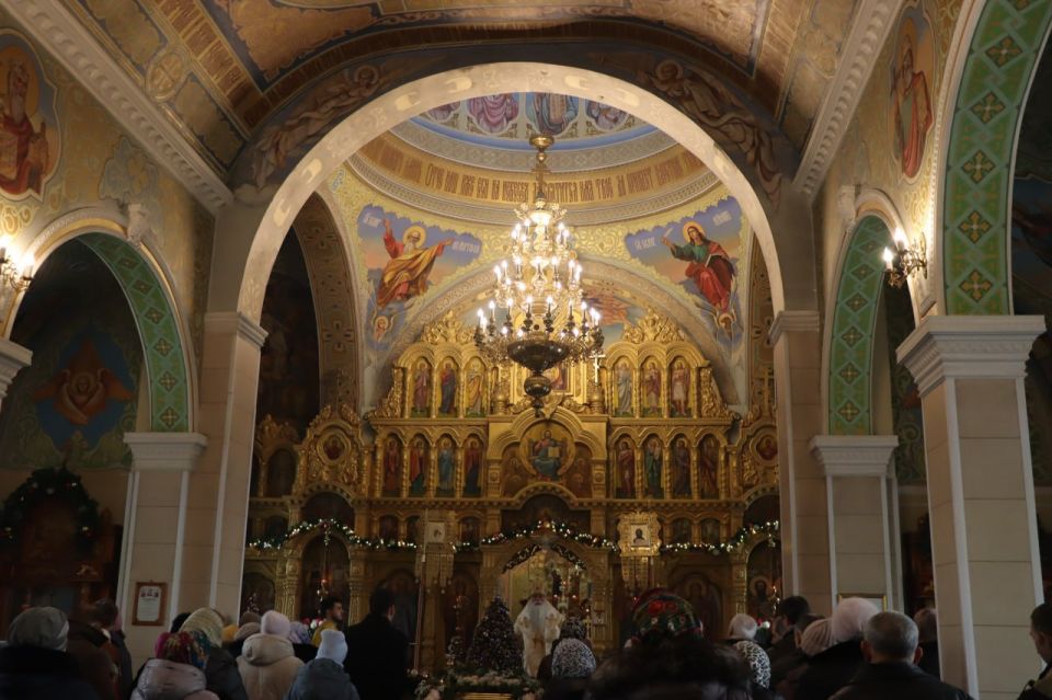 Евгений Бондарь: Светлый и добрый праздник – престольное торжество – прошёл в Лутугинском Соборе Трёх Святителей Евгений Бондарь: Светлый и добрый праздник – престольное торжество – прошёл в Лутугинском Соборе Трёх Святителей