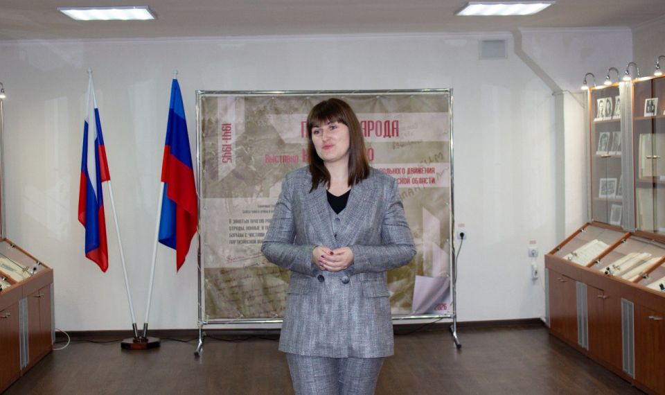12 февраля 2026 года состоялось открытие документальной выставки «Подвиг народа», приуроченной к 85-летию начала партизанского и подпольного движения в Ворошиловградской области в 1941–1945 гг 12 февраля 2026 года состоялось открытие документальной выставки «Подвиг народа», приуроченной к 85-летию начала партизанского и подпольного движения в Ворошиловградской области в 1941–1945 гг