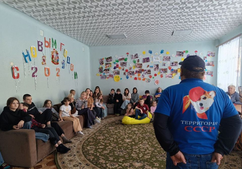 Волонтеры Движения «Корги – отряд» «Маруся и друзья» посетили Краснодонский УВК «Забота» Волонтеры Движения «Корги – отряд» «Маруся и друзья» посетили Краснодонский УВК «Забота»