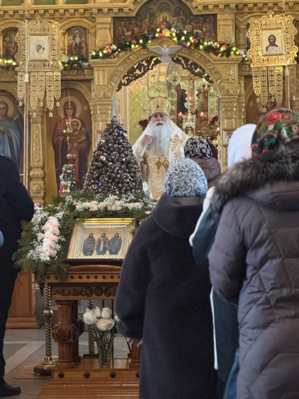 Евгений Бондарь: Светлый и добрый праздник – престольное торжество – прошёл в Лутугинском Соборе Трёх Святителей Евгений Бондарь: Светлый и добрый праздник – престольное торжество – прошёл в Лутугинском Соборе Трёх Святителей