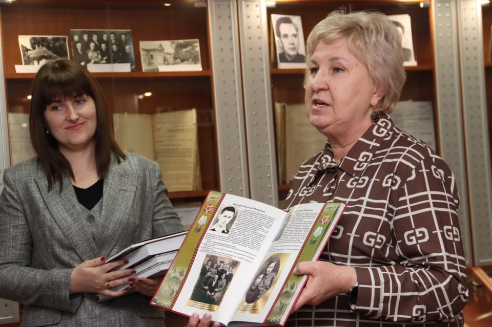 Из прошлого – в настоящее. В Государственном архиве Луганской Народной Республики состоялось торжественное открытие документальной выставки, приуроченной к знаменательной дате – 85-летию со дня начала партизанского и... Из прошлого – в настоящее. В Государственном архиве Луганской Народной Республики состоялось торжественное открытие документальной выставки, приуроченной к знаменательной дате – 85-летию со дня начала партизанского и...