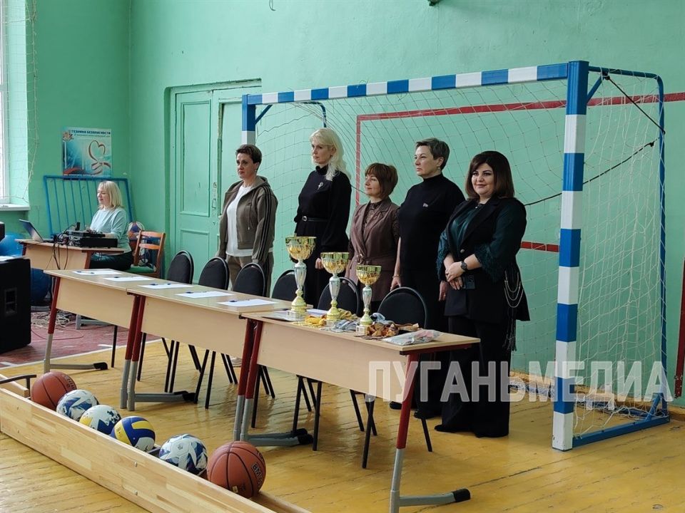 В Стахановской средней школе № 18 имени Валерия Болотова состоялись «Веселые старты» В Стахановской средней школе № 18 имени Валерия Болотова состоялись «Веселые старты»
