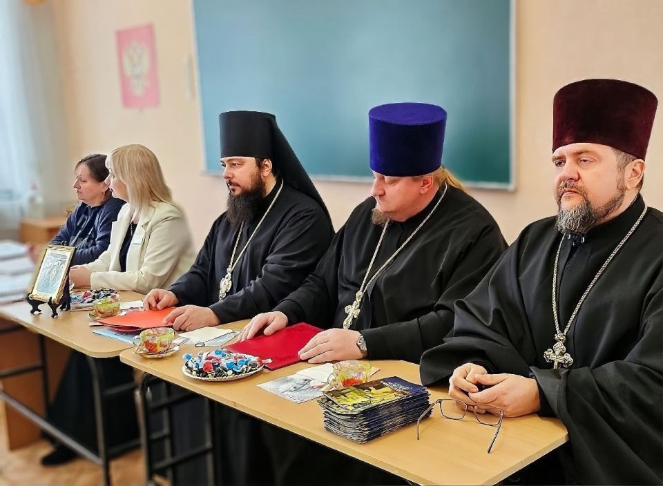 В Брянковском колледже ЛГПУ состоялась духовно-просветительская встреча с молодыми педагогами образовательных организаций города, приуроченная ко Всемирному дню православной молодёжи В Брянковском колледже ЛГПУ состоялась духовно-просветительская встреча с молодыми педагогами образовательных организаций города, приуроченная ко Всемирному дню православной молодёжи