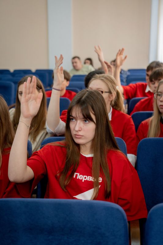 Среда 2.0 *. В этот раз были в Белокуракино, общались с молодёжью, подписывали соглашение Никита, специалист пресс-службы Минмол ЛНР, провёл для ребят интерактив и обсудил: планы, цели, запросы Среда 2.0 *. В этот раз были в Белокуракино, общались с молодёжью, подписывали соглашение Никита, специалист пресс-службы Минмол ЛНР, провёл для ребят интерактив и обсудил: планы, цели, запросы