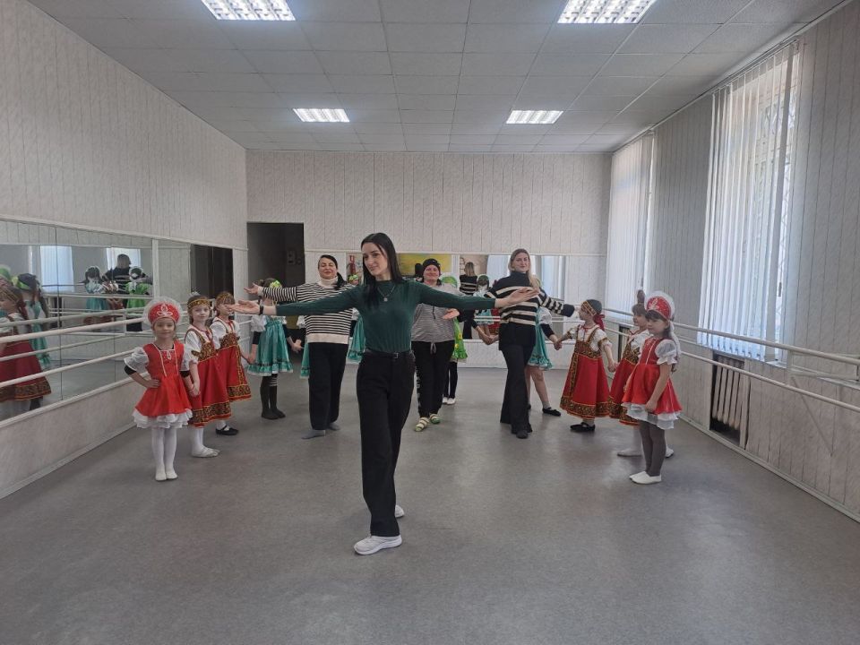В Детской школе искусств №1 г. Ровеньки, на отделе хореографии, прошёл урок - презентация 'Мы вместе — это наша сила" В Детской школе искусств №1 г. Ровеньки, на отделе хореографии, прошёл урок - презентация 'Мы вместе — это наша сила"