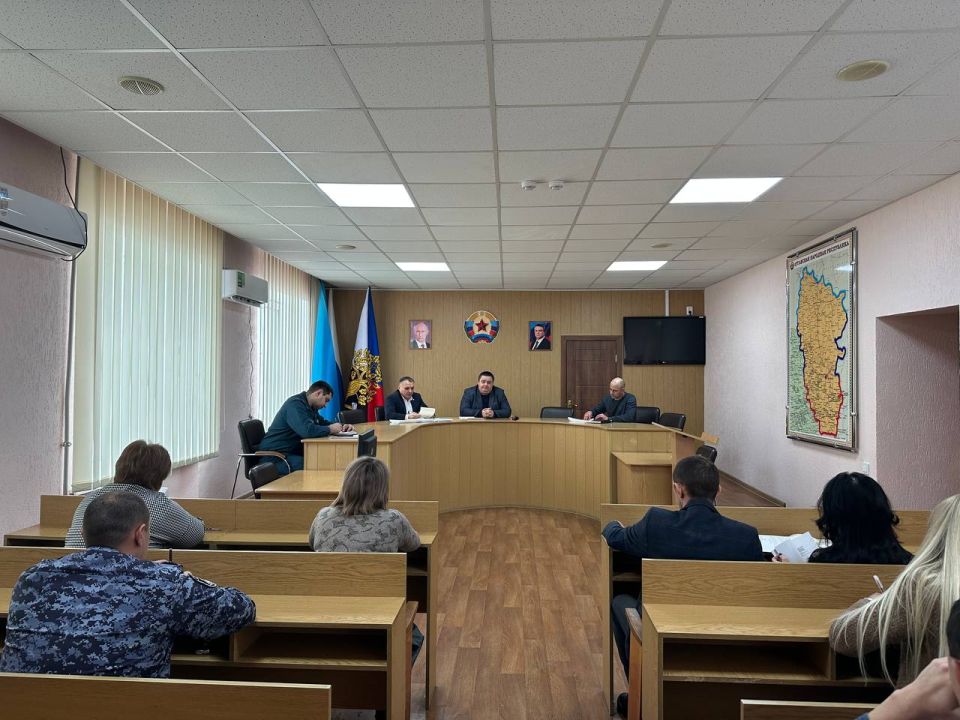 Глава городского округа город Ровеньки Андрей Рубанцов провел заседание антитеррористической комиссии, где были рассмотрены вопросы по антитеррористической защищенности к предстоящим мероприятиям Глава городского округа город Ровеньки Андрей Рубанцов провел заседание антитеррористической комиссии, где были рассмотрены вопросы по антитеррористической защищенности к предстоящим мероприятиям