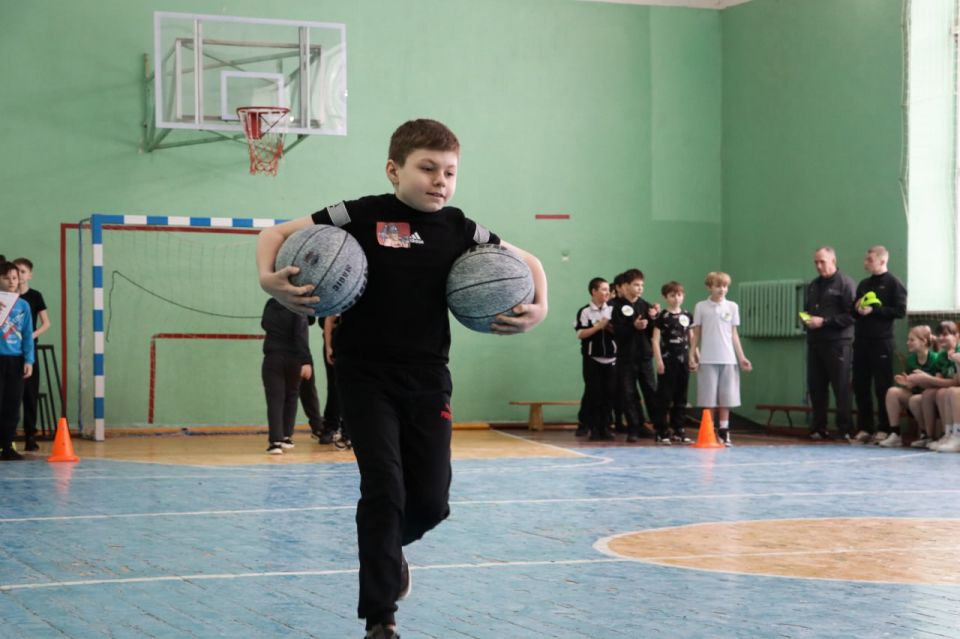 «Веселые старты» в Стахановской школе № 18: спорт, дружба и яркие эмоции! «Веселые старты» в Стахановской школе № 18: спорт, дружба и яркие эмоции!