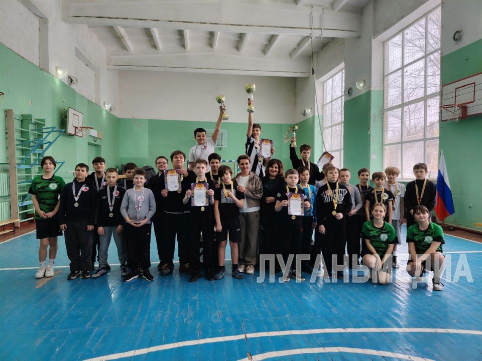 В Стахановской средней школе № 18 имени Валерия Болотова состоялись «Веселые старты» В Стахановской средней школе № 18 имени Валерия Болотова состоялись «Веселые старты»