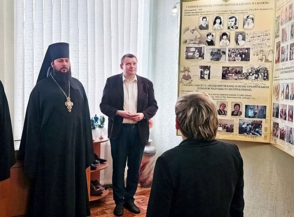В Брянковском колледже ЛГПУ состоялась духовно-просветительская встреча с молодыми педагогами образовательных организаций города, приуроченная ко Всемирному дню православной молодёжи В Брянковском колледже ЛГПУ состоялась духовно-просветительская встреча с молодыми педагогами образовательных организаций города, приуроченная ко Всемирному дню православной молодёжи